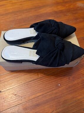 Vintage Havana Black Knot-Front Pointed Toe Mules Size 9